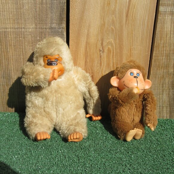 Set of 2 Vintage Gorilla Monkey Thumb/Banana Sucker Plush Stuffed Animal Gonga - Picture 1 of 10
